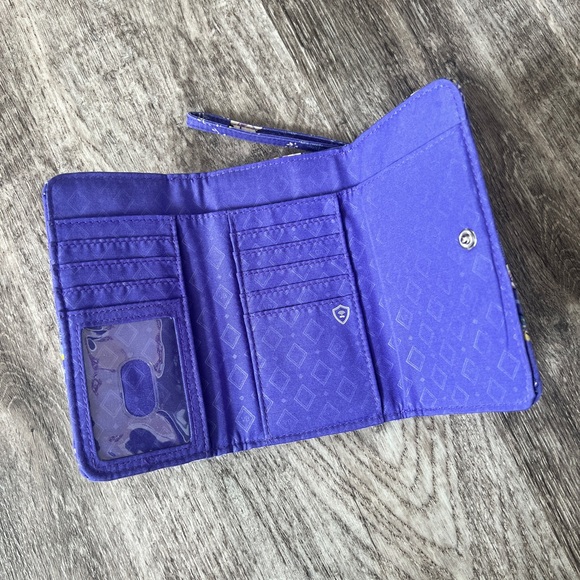 Vera Bradley Blue Floral Quilted Wristlet - Picture 3 of 4